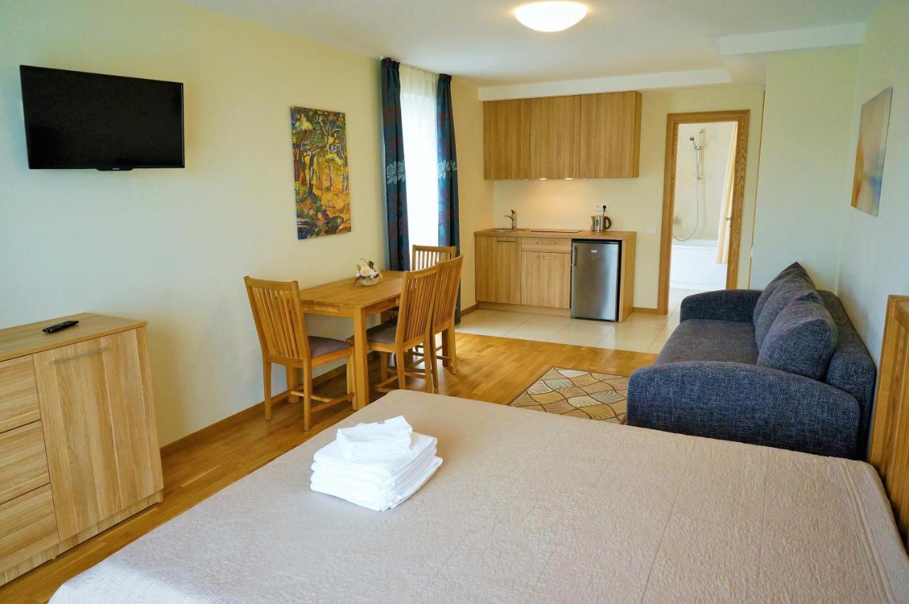 Smelio Vila Apartments Palanga Buitenkant foto
